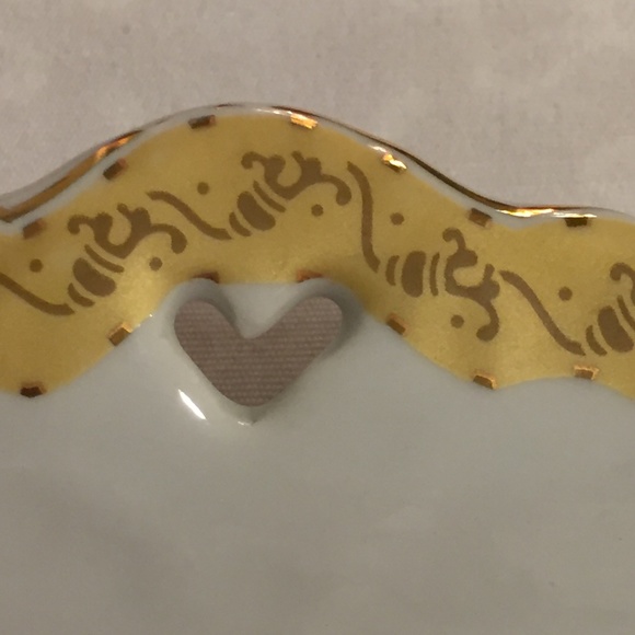 $5 when Bundled with 2 other items.
Vintage Fine Porcelain 9" Dish w/Gold Trim - Picture 4 of 5